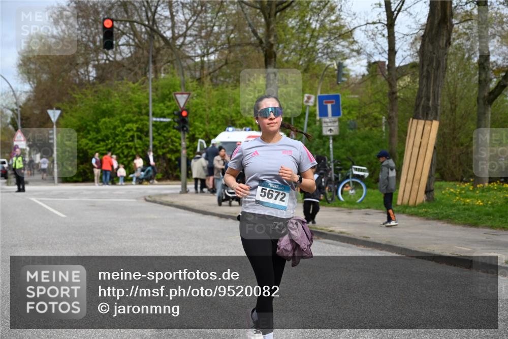 12.04.2026 - 45. Internationalen Wilhelmsburger Insellauf J. Mangold http://msf.ph/oto/9520082 12.04.2026 13:37:05 Ziel 3559, 5604, 3475, 5672 meine-sportfotos.de