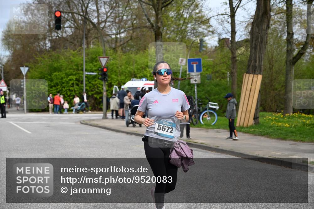 12.04.2026 - 45. Internationalen Wilhelmsburger Insellauf J. Mangold http://msf.ph/oto/9520083 12.04.2026 13:37:05 Ziel 3559, 5604, 3475, 5672 meine-sportfotos.de