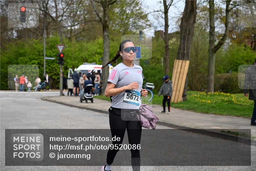 12.04.2026 - 45. Internationalen Wilhelmsburger Insellauf J. Mangold http://msf.ph/oto/9520086 12.04.2026 13:37:06 Ziel 3559, 5604, 3475, 5672 meine-sportfotos.de