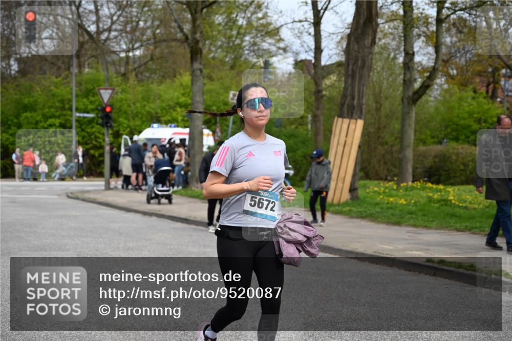 12.04.2026 - 45. Internationalen Wilhelmsburger Insellauf J. Mangold http://msf.ph/oto/9520087 12.04.2026 13:37:06 Ziel 3559, 5604, 3475, 5672 meine-sportfotos.de