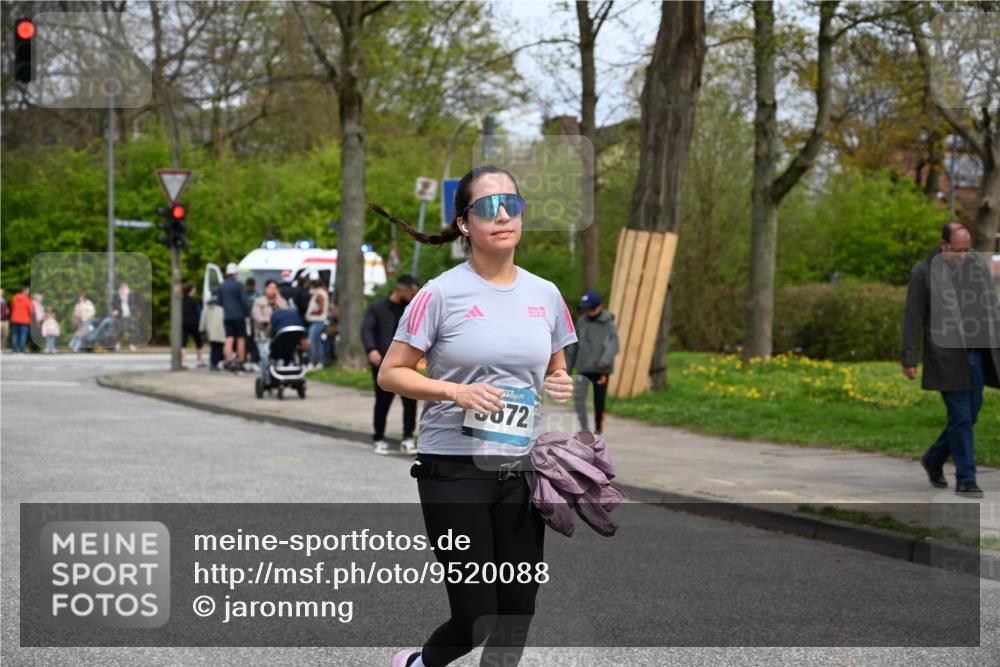 12.04.2026 - 45. Internationalen Wilhelmsburger Insellauf J. Mangold http://msf.ph/oto/9520088 12.04.2026 13:37:06 Ziel 3559, 5604, 3475, 5672 meine-sportfotos.de
