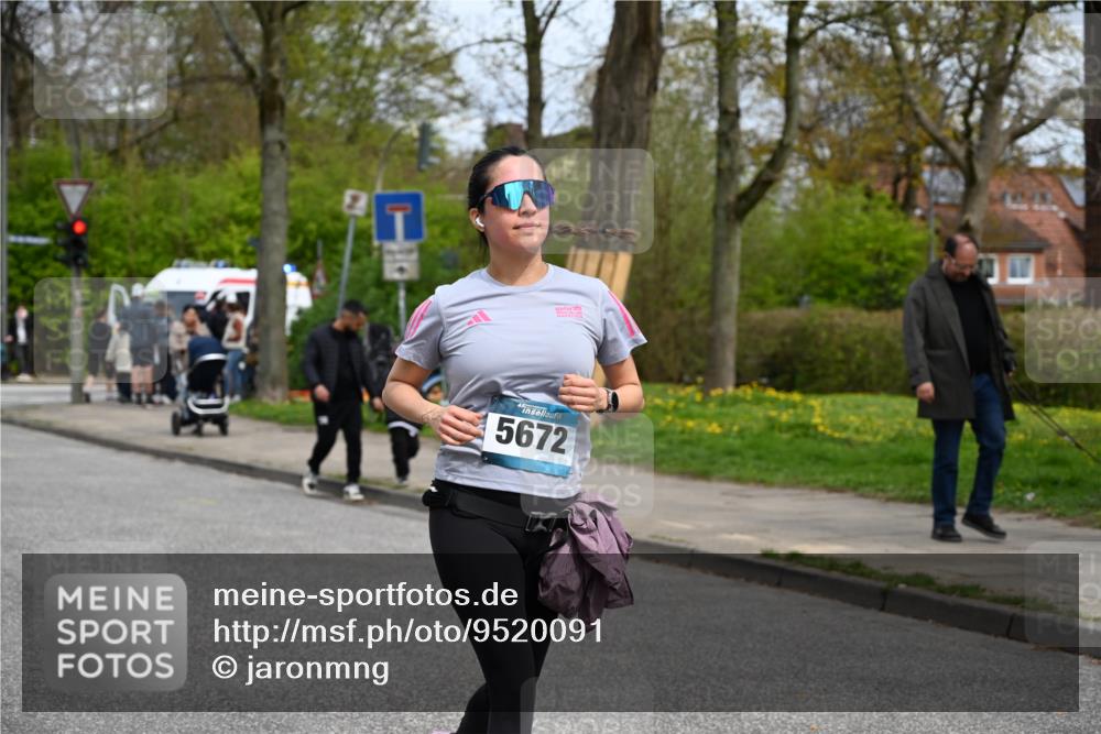 12.04.2026 - 45. Internationalen Wilhelmsburger Insellauf J. Mangold http://msf.ph/oto/9520091 12.04.2026 13:37:06 Ziel 3559, 5604, 3475, 5672 meine-sportfotos.de