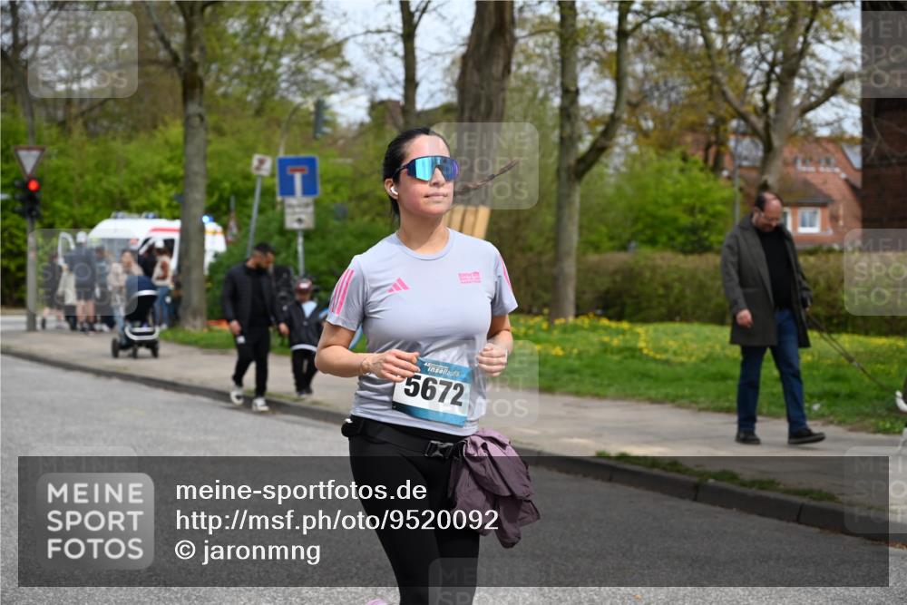 12.04.2026 - 45. Internationalen Wilhelmsburger Insellauf J. Mangold http://msf.ph/oto/9520092 12.04.2026 13:37:06 Ziel 3559, 5604, 3475, 5672 meine-sportfotos.de