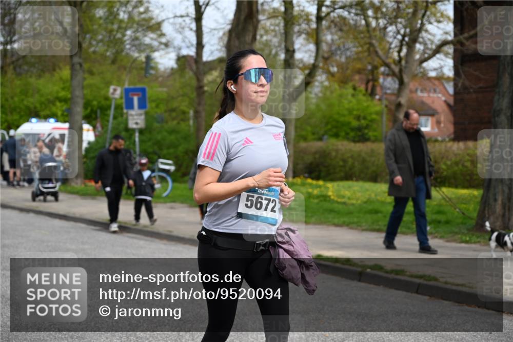 12.04.2026 - 45. Internationalen Wilhelmsburger Insellauf J. Mangold http://msf.ph/oto/9520094 12.04.2026 13:37:06 Ziel 3559, 5604, 3475, 5672 meine-sportfotos.de