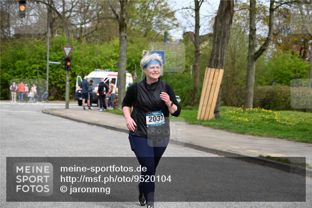 12.04.2026 - 45. Internationalen Wilhelmsburger Insellauf J. Mangold http://msf.ph/oto/9520104 12.04.2026 13:37:23 Ziel 3475, 5672, 5672, 2037 meine-sportfotos.de
