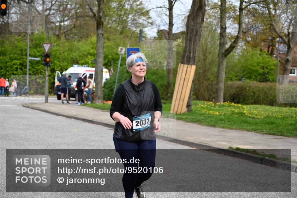 12.04.2026 - 45. Internationalen Wilhelmsburger Insellauf J. Mangold http://msf.ph/oto/9520106 12.04.2026 13:37:23 Ziel 3475, 5672, 5672, 2037 meine-sportfotos.de