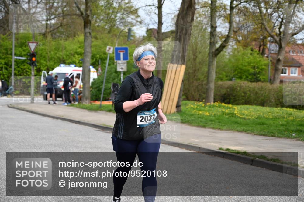 12.04.2026 - 45. Internationalen Wilhelmsburger Insellauf J. Mangold http://msf.ph/oto/9520108 12.04.2026 13:37:23 Ziel 3475, 5672, 5672, 2037 meine-sportfotos.de