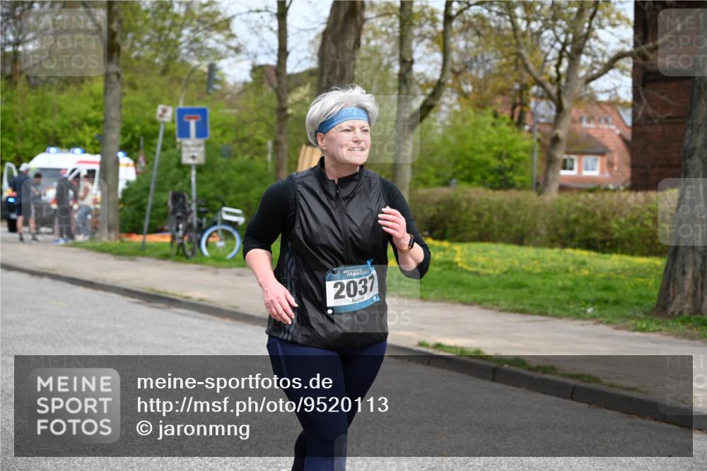12.04.2026 - 45. Internationalen Wilhelmsburger Insellauf J. Mangold http://msf.ph/oto/9520113 12.04.2026 13:37:23 Ziel 3475, 5672, 5672, 2037 meine-sportfotos.de