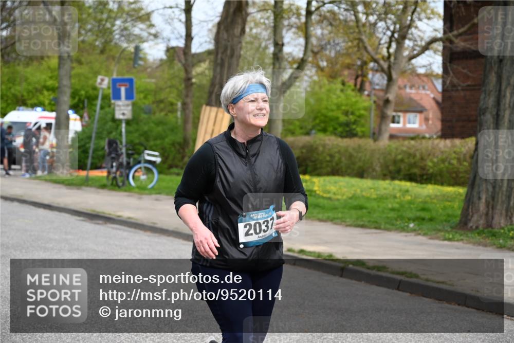 12.04.2026 - 45. Internationalen Wilhelmsburger Insellauf J. Mangold http://msf.ph/oto/9520114 12.04.2026 13:37:23 Ziel 3475, 5672, 5672, 2037 meine-sportfotos.de