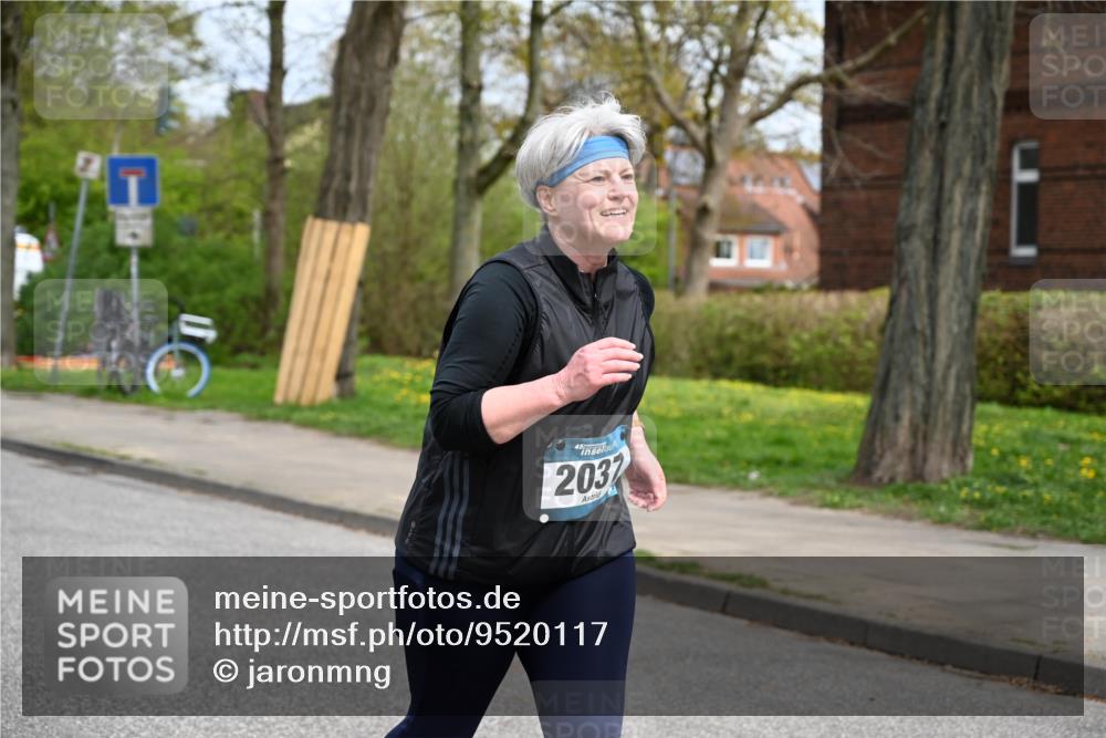 12.04.2026 - 45. Internationalen Wilhelmsburger Insellauf J. Mangold http://msf.ph/oto/9520117 12.04.2026 13:37:24 Ziel 3475, 5672, 2037 meine-sportfotos.de