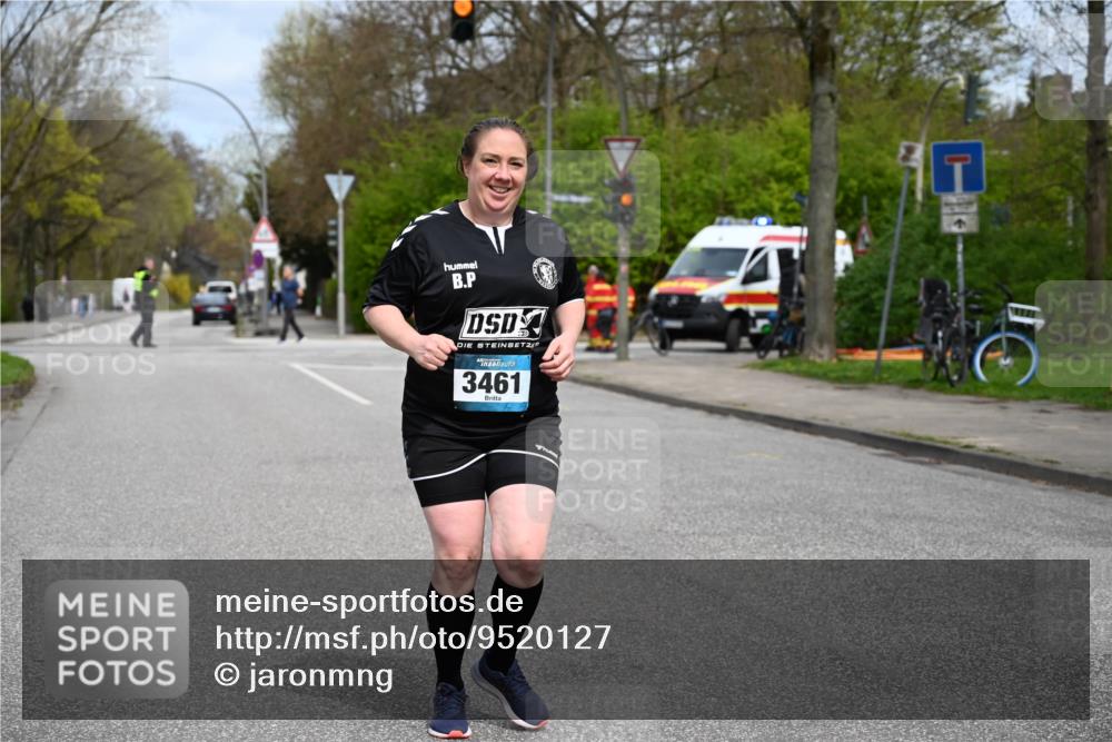 12.04.2026 - 45. Internationalen Wilhelmsburger Insellauf J. Mangold http://msf.ph/oto/9520127 12.04.2026 13:41:09 Ziel 3461 meine-sportfotos.de
