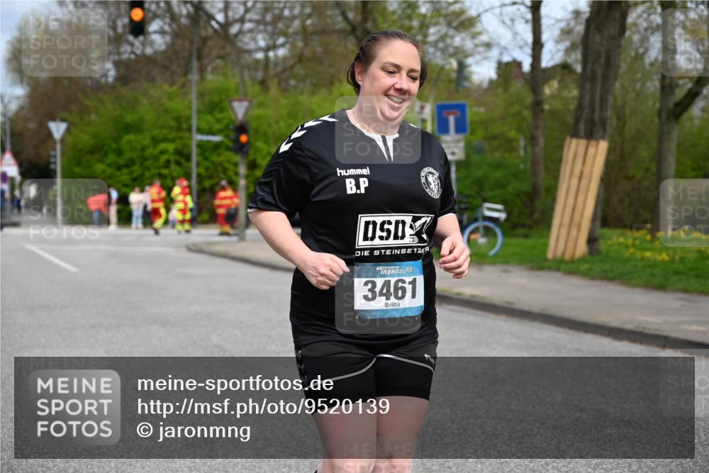 12.04.2026 - 45. Internationalen Wilhelmsburger Insellauf J. Mangold http://msf.ph/oto/9520139 12.04.2026 13:41:10 Ziel 3461 meine-sportfotos.de