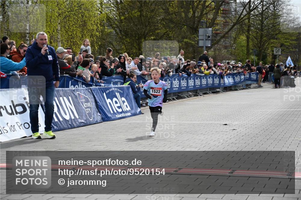 12.04.2026 - 45. Internationalen Wilhelmsburger Insellauf J. Mangold http://msf.ph/oto/9520154 12.04.2026 14:07:52 Ziel 1522 meine-sportfotos.de