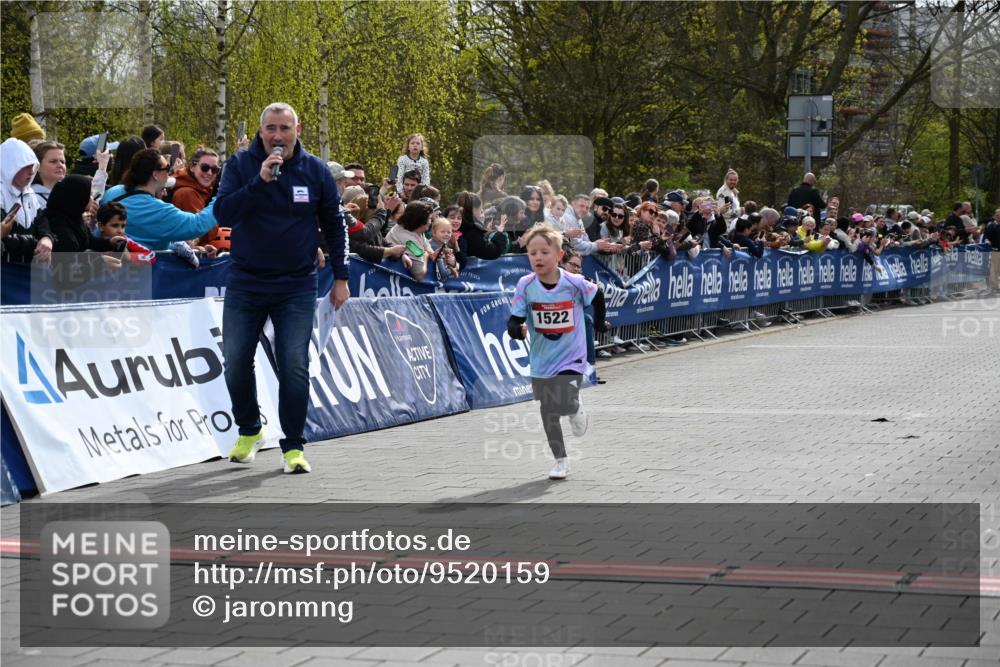 12.04.2026 - 45. Internationalen Wilhelmsburger Insellauf J. Mangold http://msf.ph/oto/9520159 12.04.2026 14:07:53 Ziel 1522 meine-sportfotos.de