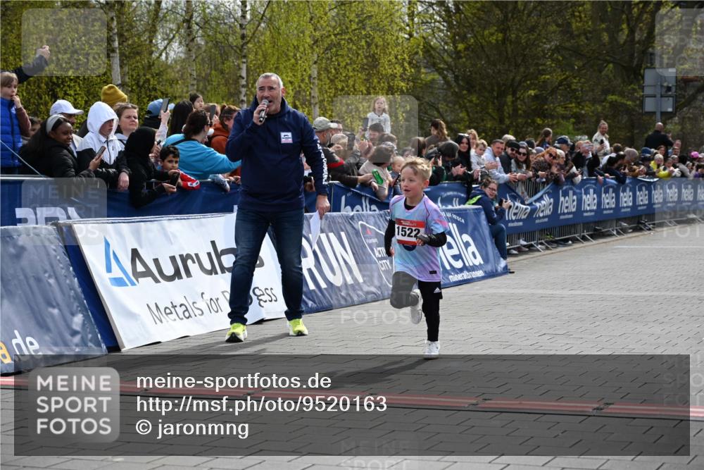 12.04.2026 - 45. Internationalen Wilhelmsburger Insellauf J. Mangold http://msf.ph/oto/9520163 12.04.2026 14:07:53 Ziel 1522 meine-sportfotos.de