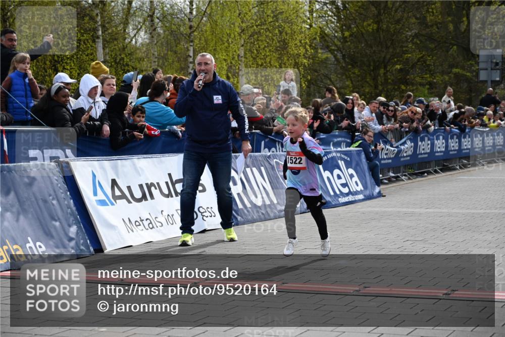 12.04.2026 - 45. Internationalen Wilhelmsburger Insellauf J. Mangold http://msf.ph/oto/9520164 12.04.2026 14:07:53 Ziel 1522 meine-sportfotos.de