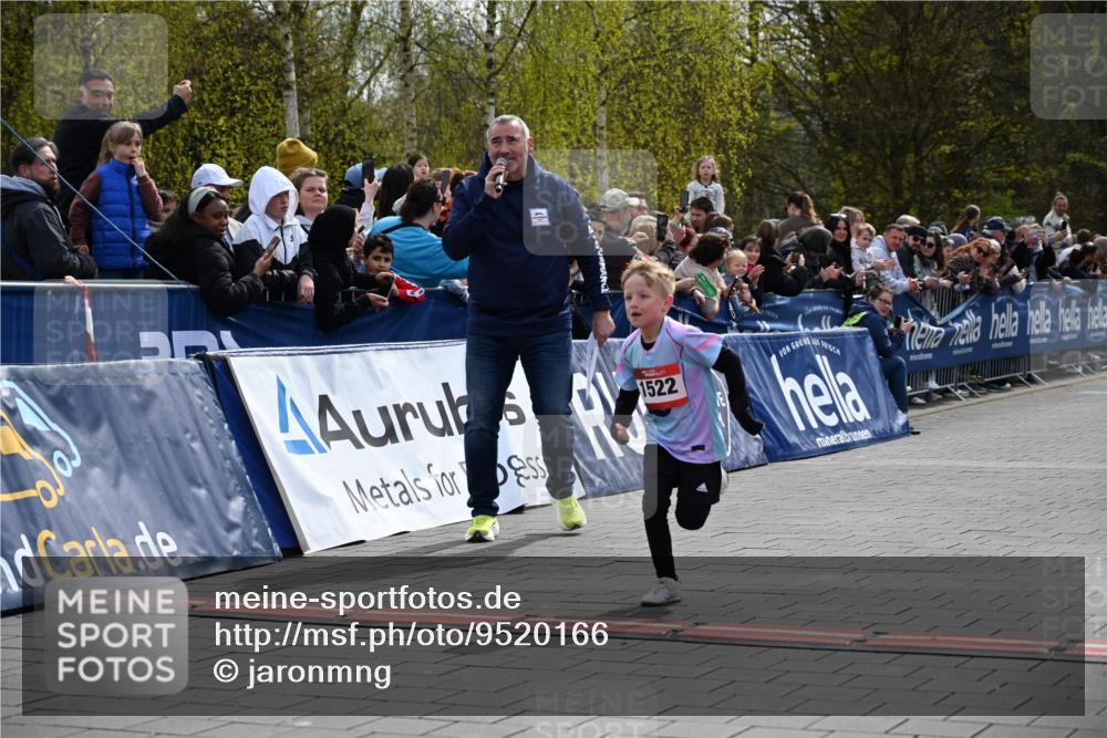 12.04.2026 - 45. Internationalen Wilhelmsburger Insellauf J. Mangold http://msf.ph/oto/9520166 12.04.2026 14:07:53 Ziel 1522 meine-sportfotos.de