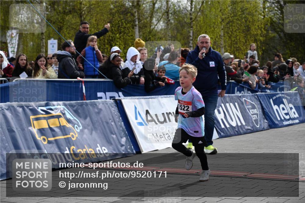 12.04.2026 - 45. Internationalen Wilhelmsburger Insellauf J. Mangold http://msf.ph/oto/9520171 12.04.2026 14:07:54 Ziel 1522 meine-sportfotos.de