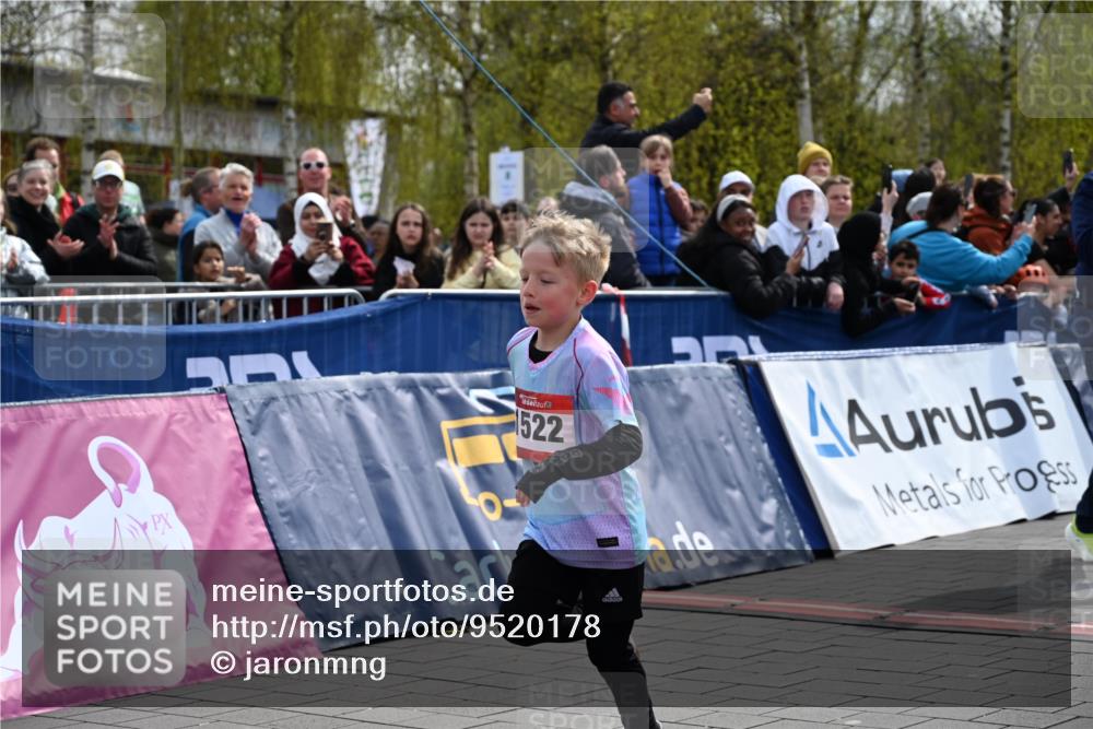 12.04.2026 - 45. Internationalen Wilhelmsburger Insellauf J. Mangold http://msf.ph/oto/9520178 12.04.2026 14:07:54 Ziel 1522 meine-sportfotos.de