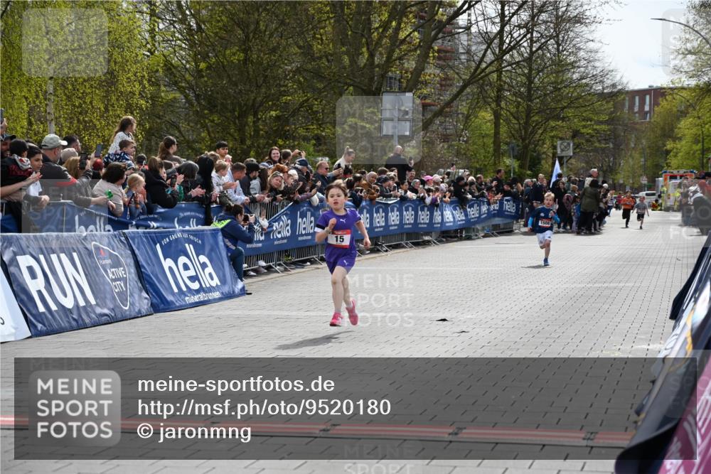 12.04.2026 - 45. Internationalen Wilhelmsburger Insellauf J. Mangold http://msf.ph/oto/9520180 12.04.2026 14:08:05 Ziel 15, 1508 meine-sportfotos.de