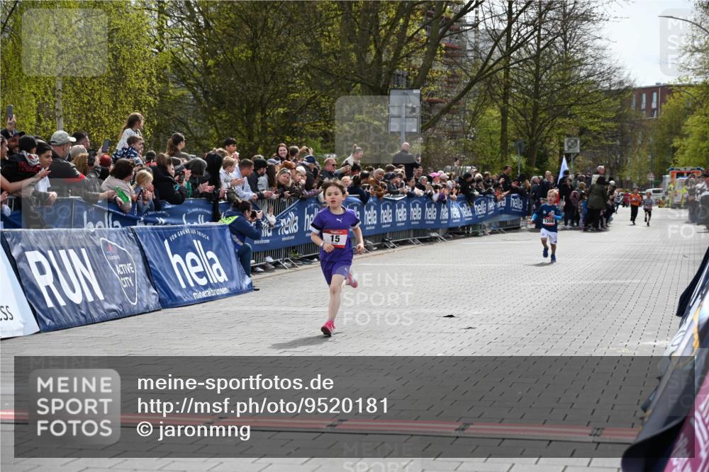 12.04.2026 - 45. Internationalen Wilhelmsburger Insellauf J. Mangold http://msf.ph/oto/9520181 12.04.2026 14:08:05 Ziel 15, 1508 meine-sportfotos.de