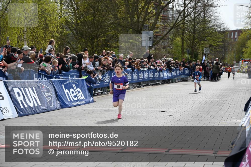 12.04.2026 - 45. Internationalen Wilhelmsburger Insellauf J. Mangold http://msf.ph/oto/9520182 12.04.2026 14:08:05 Ziel 15, 1508 meine-sportfotos.de