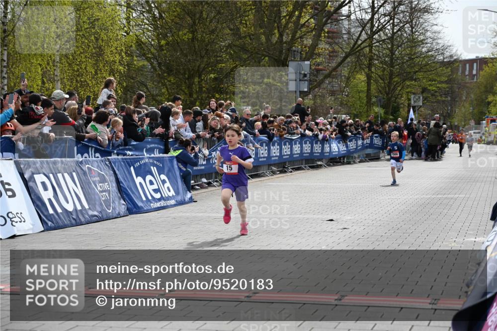 12.04.2026 - 45. Internationalen Wilhelmsburger Insellauf J. Mangold http://msf.ph/oto/9520183 12.04.2026 14:08:05 Ziel 15, 1508 meine-sportfotos.de