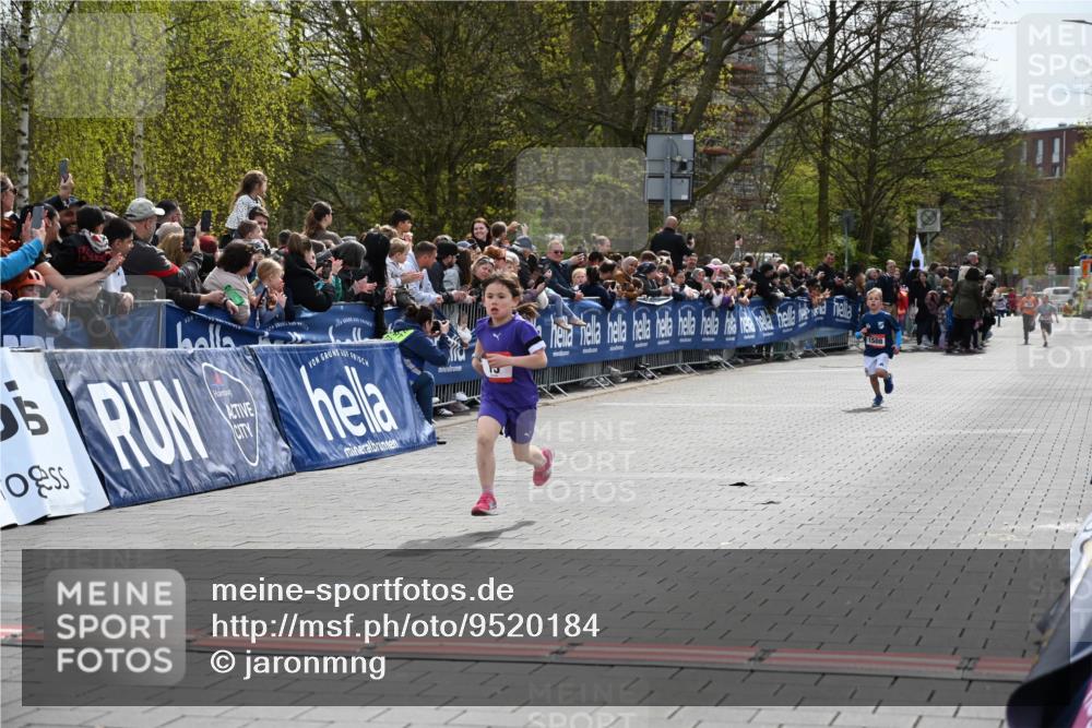 12.04.2026 - 45. Internationalen Wilhelmsburger Insellauf J. Mangold http://msf.ph/oto/9520184 12.04.2026 14:08:05 Ziel 15, 1508 meine-sportfotos.de