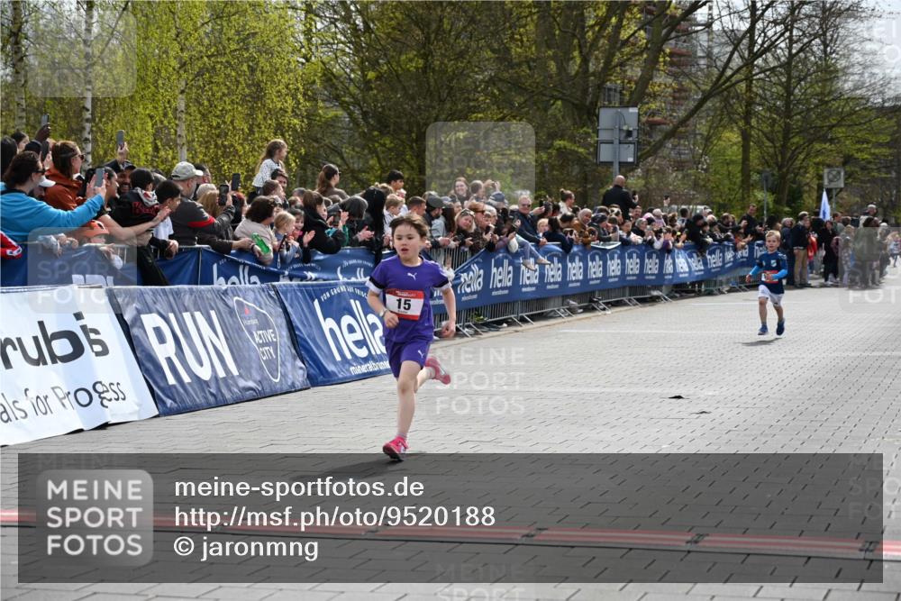 12.04.2026 - 45. Internationalen Wilhelmsburger Insellauf J. Mangold http://msf.ph/oto/9520188 12.04.2026 14:08:06 Ziel 15, 1508 meine-sportfotos.de