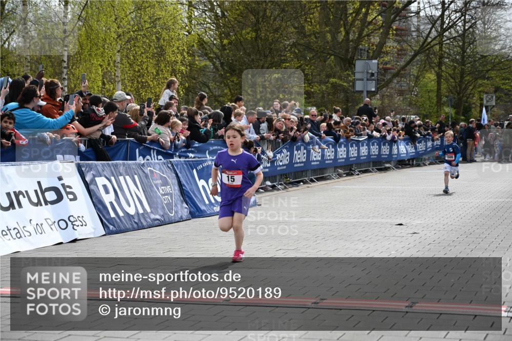 12.04.2026 - 45. Internationalen Wilhelmsburger Insellauf J. Mangold http://msf.ph/oto/9520189 12.04.2026 14:08:06 Ziel 15, 1508 meine-sportfotos.de