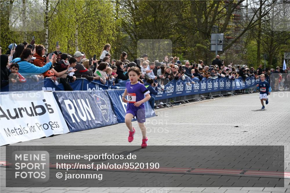 12.04.2026 - 45. Internationalen Wilhelmsburger Insellauf J. Mangold http://msf.ph/oto/9520190 12.04.2026 14:08:06 Ziel 15, 1508 meine-sportfotos.de