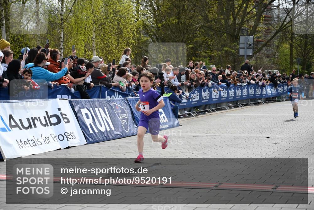12.04.2026 - 45. Internationalen Wilhelmsburger Insellauf J. Mangold http://msf.ph/oto/9520191 12.04.2026 14:08:06 Ziel 15, 1508 meine-sportfotos.de