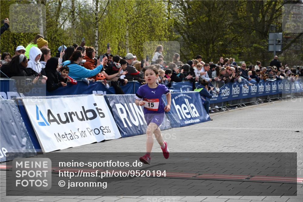 12.04.2026 - 45. Internationalen Wilhelmsburger Insellauf J. Mangold http://msf.ph/oto/9520194 12.04.2026 14:08:06 Ziel 15, 1508 meine-sportfotos.de