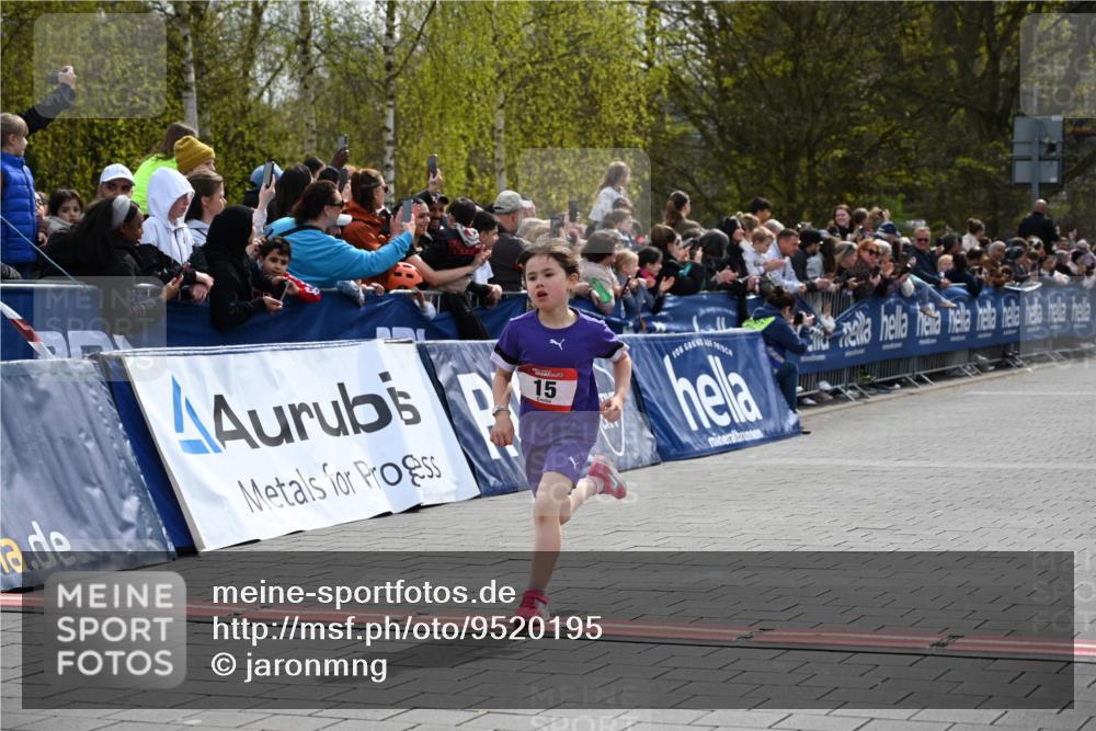 12.04.2026 - 45. Internationalen Wilhelmsburger Insellauf J. Mangold http://msf.ph/oto/9520195 12.04.2026 14:08:06 Ziel 15, 1508 meine-sportfotos.de