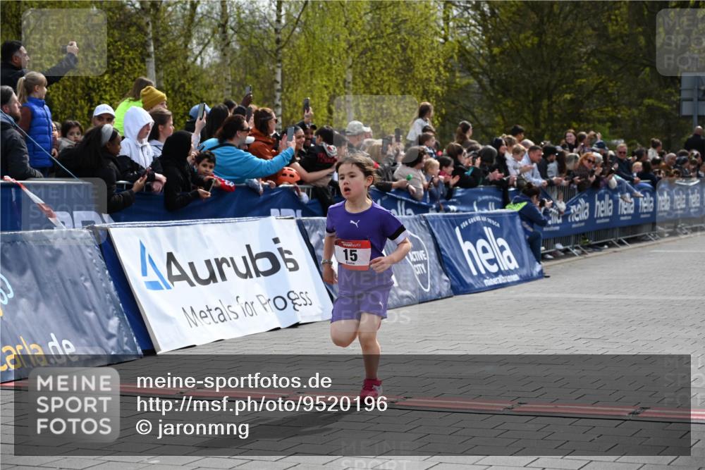 12.04.2026 - 45. Internationalen Wilhelmsburger Insellauf J. Mangold http://msf.ph/oto/9520196 12.04.2026 14:08:06 Ziel 15, 1508 meine-sportfotos.de