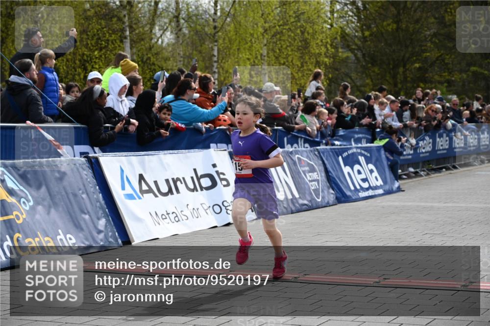 12.04.2026 - 45. Internationalen Wilhelmsburger Insellauf J. Mangold http://msf.ph/oto/9520197 12.04.2026 14:08:06 Ziel 15, 1508 meine-sportfotos.de