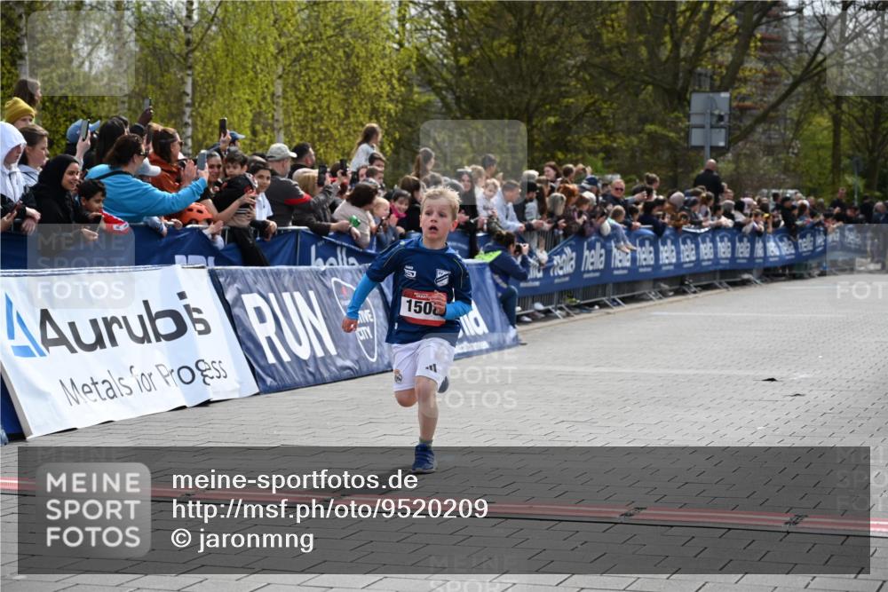 12.04.2026 - 45. Internationalen Wilhelmsburger Insellauf J. Mangold http://msf.ph/oto/9520209 12.04.2026 14:08:09 Ziel 15, 1508 meine-sportfotos.de