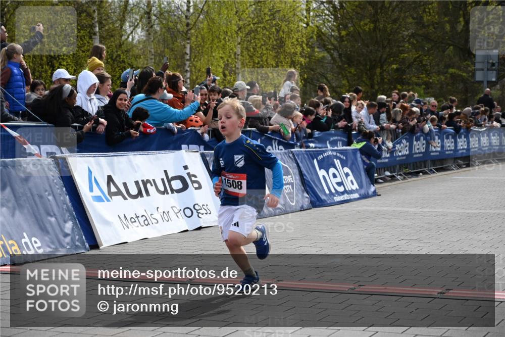 12.04.2026 - 45. Internationalen Wilhelmsburger Insellauf J. Mangold http://msf.ph/oto/9520213 12.04.2026 14:08:09 Ziel 15, 1508 meine-sportfotos.de