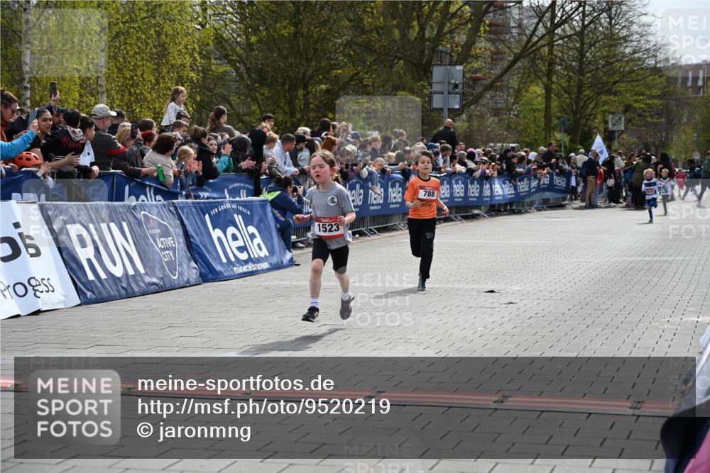 12.04.2026 - 45. Internationalen Wilhelmsburger Insellauf J. Mangold http://msf.ph/oto/9520219 12.04.2026 14:08:16 Ziel 1523, 788 meine-sportfotos.de