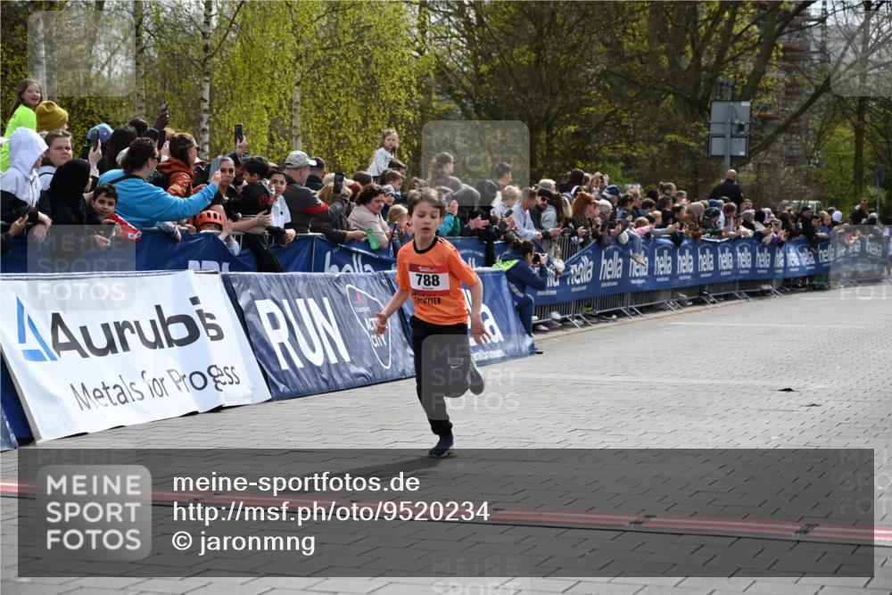 12.04.2026 - 45. Internationalen Wilhelmsburger Insellauf J. Mangold http://msf.ph/oto/9520234 12.04.2026 14:08:18 Ziel 1523, 788, 1510 meine-sportfotos.de