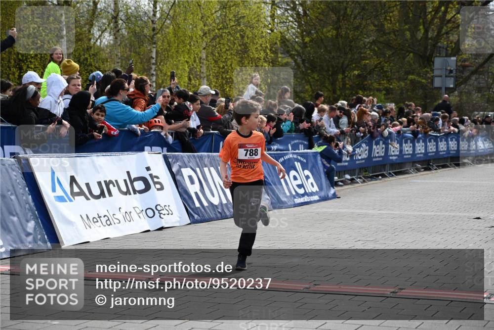 12.04.2026 - 45. Internationalen Wilhelmsburger Insellauf J. Mangold http://msf.ph/oto/9520237 12.04.2026 14:08:18 Ziel 1523, 788, 1510 meine-sportfotos.de
