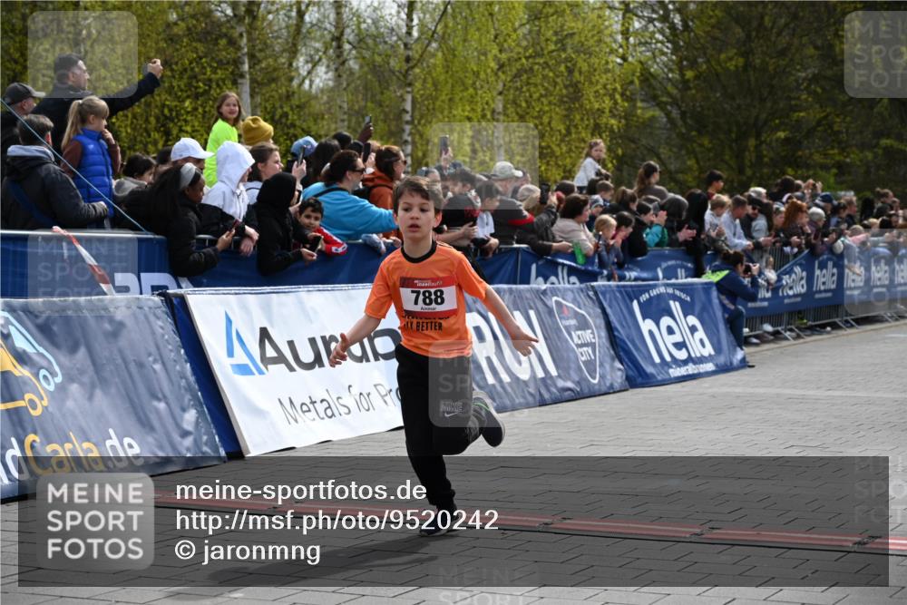 12.04.2026 - 45. Internationalen Wilhelmsburger Insellauf J. Mangold http://msf.ph/oto/9520242 12.04.2026 14:08:18 Ziel 1523, 788, 1510 meine-sportfotos.de