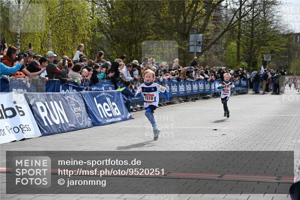 12.04.2026 - 45. Internationalen Wilhelmsburger Insellauf J. Mangold http://msf.ph/oto/9520251 12.04.2026 14:08:22 Ziel 1510, 1509 meine-sportfotos.de