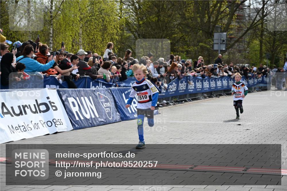 12.04.2026 - 45. Internationalen Wilhelmsburger Insellauf J. Mangold http://msf.ph/oto/9520257 12.04.2026 14:08:22 Ziel 1510, 1509 meine-sportfotos.de