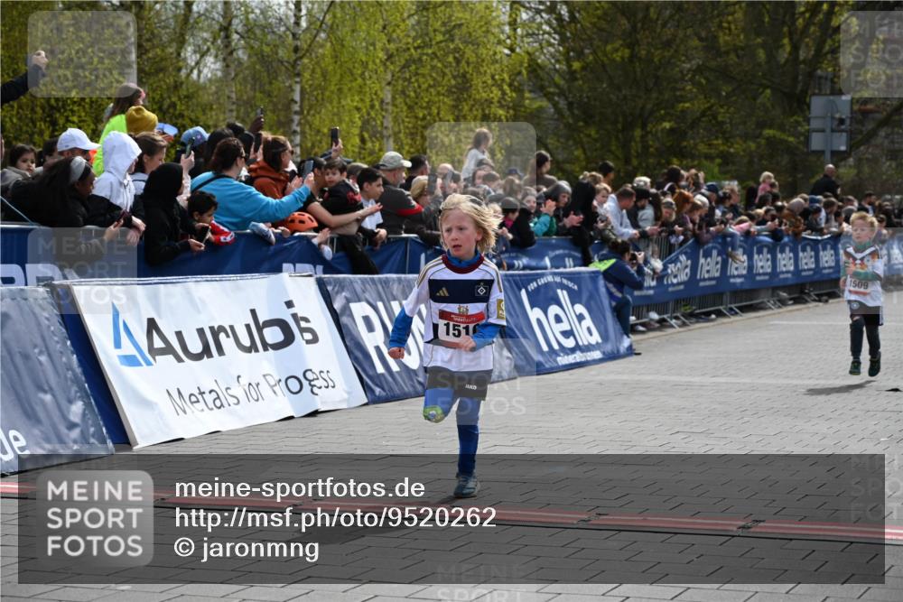12.04.2026 - 45. Internationalen Wilhelmsburger Insellauf J. Mangold http://msf.ph/oto/9520262 12.04.2026 14:08:23 Ziel 1510, 1509 meine-sportfotos.de