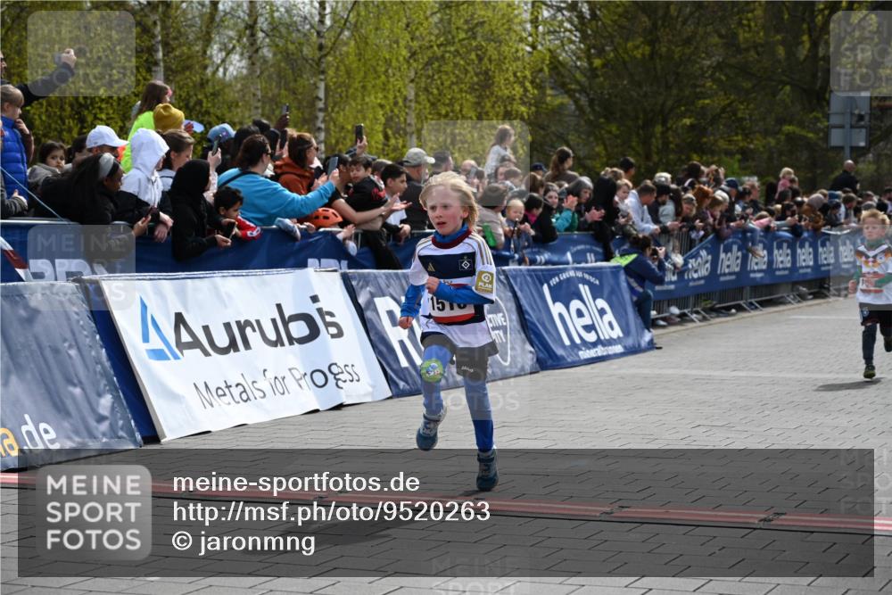12.04.2026 - 45. Internationalen Wilhelmsburger Insellauf J. Mangold http://msf.ph/oto/9520263 12.04.2026 14:08:23 Ziel 1510, 1509 meine-sportfotos.de