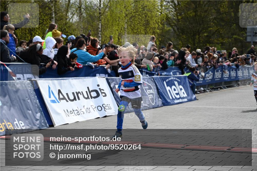 12.04.2026 - 45. Internationalen Wilhelmsburger Insellauf J. Mangold http://msf.ph/oto/9520264 12.04.2026 14:08:23 Ziel 1510, 1509 meine-sportfotos.de