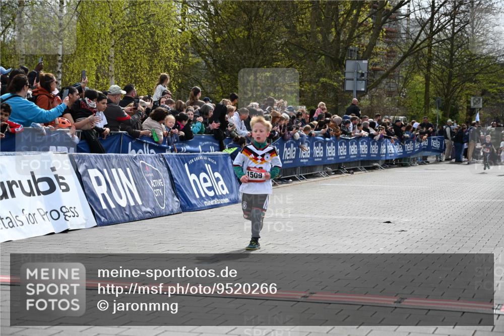 12.04.2026 - 45. Internationalen Wilhelmsburger Insellauf J. Mangold http://msf.ph/oto/9520266 12.04.2026 14:08:24 Ziel 1510, 1509 meine-sportfotos.de