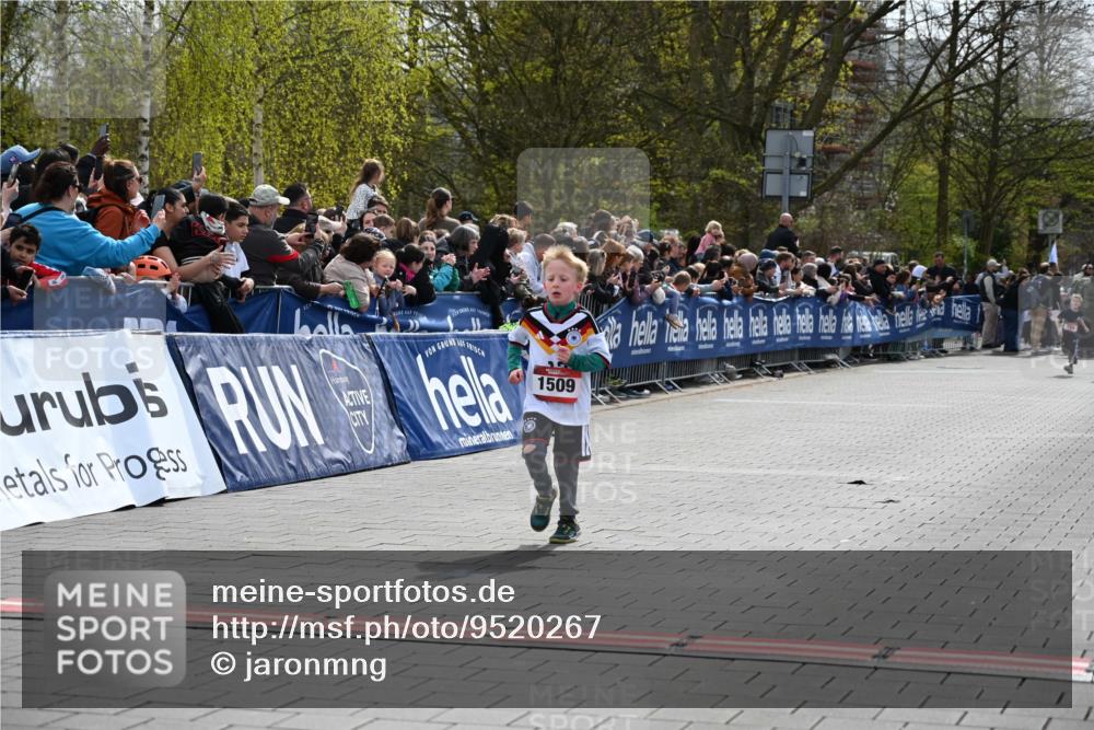12.04.2026 - 45. Internationalen Wilhelmsburger Insellauf J. Mangold http://msf.ph/oto/9520267 12.04.2026 14:08:24 Ziel 1510, 1509 meine-sportfotos.de