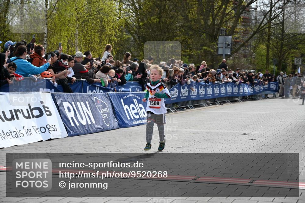 12.04.2026 - 45. Internationalen Wilhelmsburger Insellauf J. Mangold http://msf.ph/oto/9520268 12.04.2026 14:08:24 Ziel 1510, 1509 meine-sportfotos.de